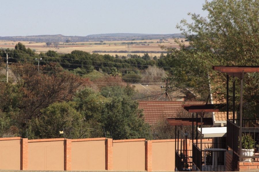 2 Bedroom Property for Sale in Langenhovenpark Free State